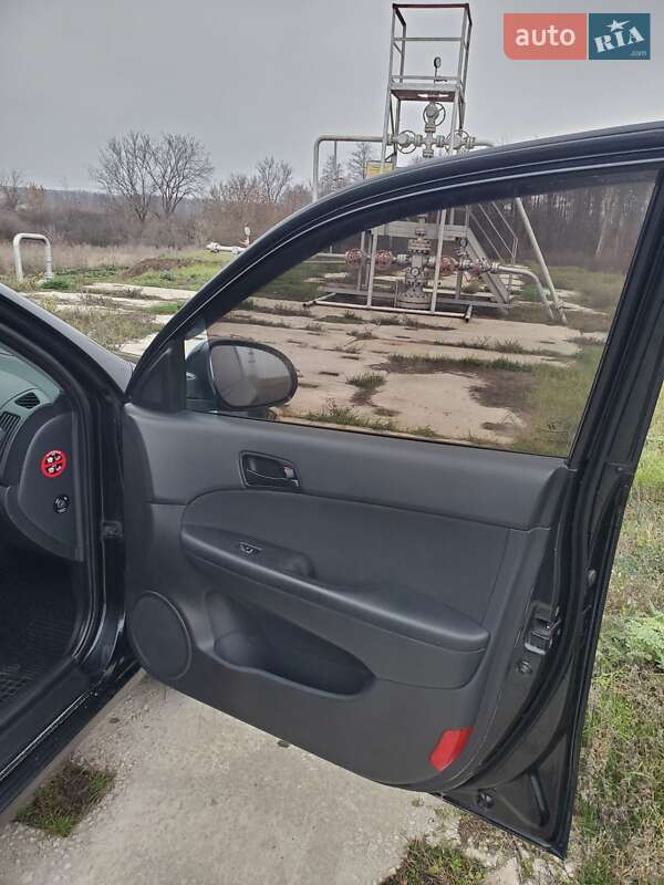 Хетчбек Hyundai i30 2008 в Чутовому