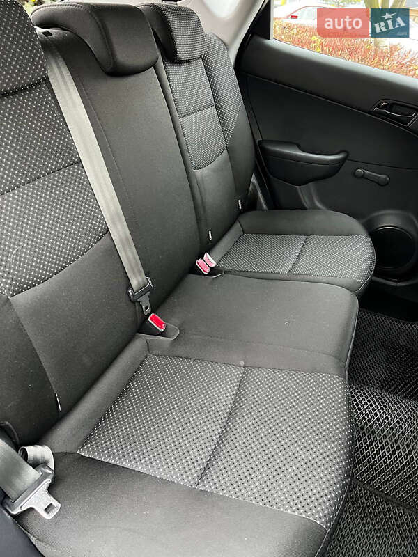 Хэтчбек Hyundai i30 2011 в Софиевской Борщаговке