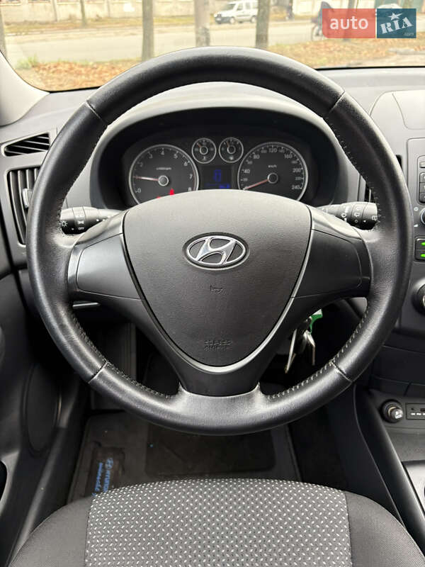 Хетчбек Hyundai i30 2009 в Дніпрі фото 12 Хетчбек Hyundai i30 2009 в Дніпрі