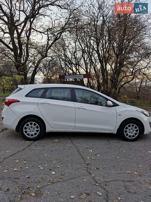 Универсал Hyundai i30 2013 в Запорожье фото 13 Универсал Hyundai i30 2013 в Запорожье