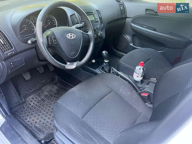 Хетчбек Hyundai i30 2011 в Києві фото 7 Хетчбек Hyundai i30 2011 в Києві