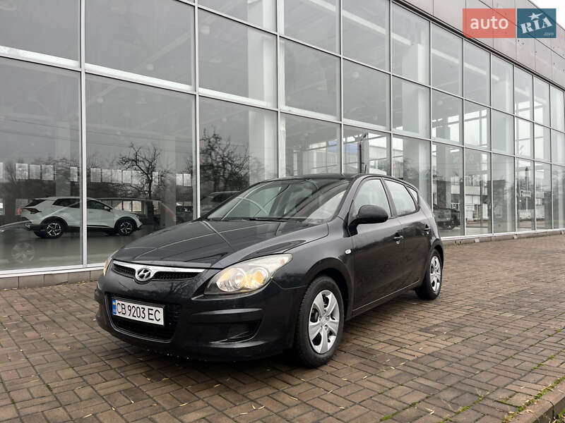 Хэтчбек Hyundai i30 2010 в Чернигове