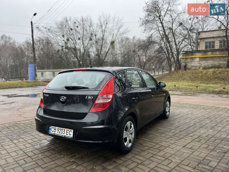 Хэтчбек Hyundai i30 2010 в Чернигове