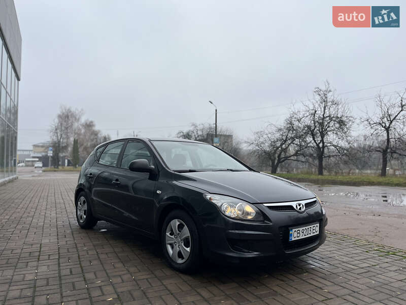 Хэтчбек Hyundai i30 2010 в Чернигове