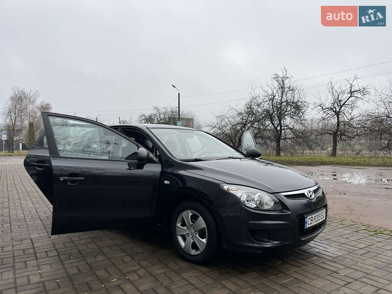 Хэтчбек Hyundai i30 2010 в Чернигове
