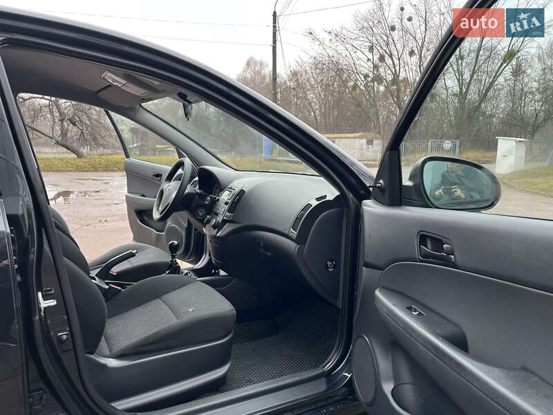 Хэтчбек Hyundai i30 2010 в Чернигове