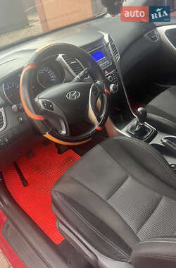 Хетчбек Hyundai i30 2013 в Царичанці