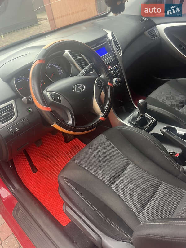 Хэтчбек Hyundai i30 2013 в Царичанке