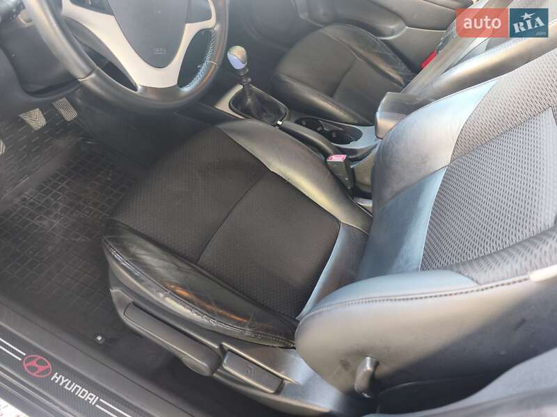 Универсал Hyundai i30 2008 в Каменском