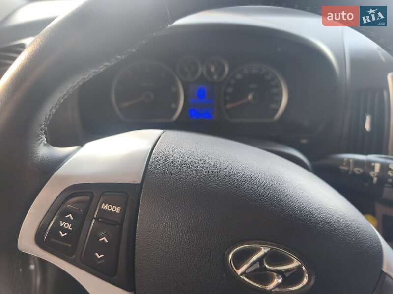 Универсал Hyundai i30 2008 в Каменском