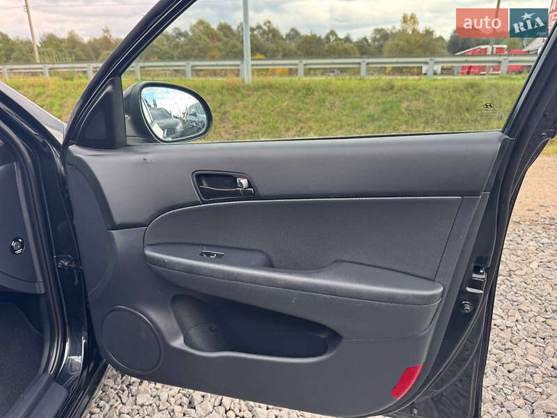 Універсал Hyundai i30 2009 в Стрию фото 32 Універсал Hyundai i30 2009 в Стрию