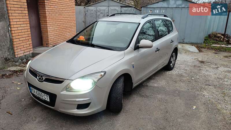 Универсал Hyundai i30 2010 в Днепре