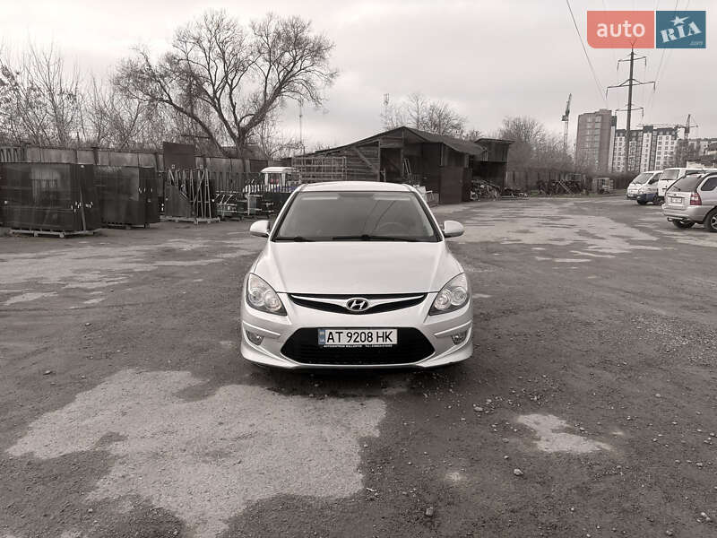 Хэтчбек Hyundai i30 2010 в Ивано-Франковске фото 2 Хэтчбек Hyundai i30 2010 в Ивано-Франковске