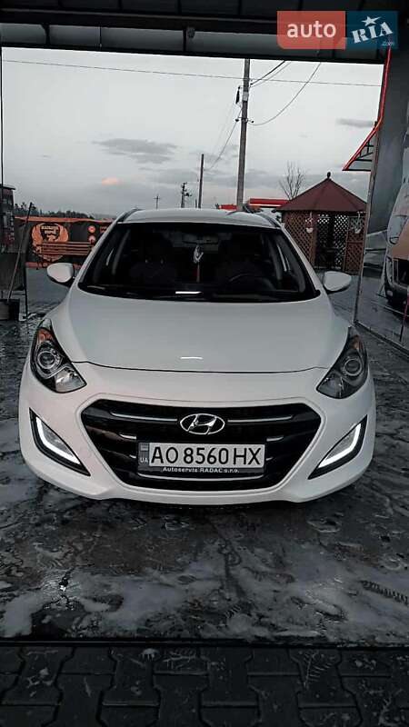 Универсал Hyundai i30 2015 в Новом Селе