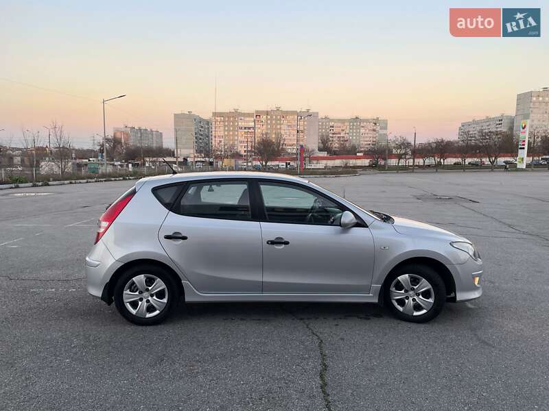 Хэтчбек Hyundai i30 2011 в Запорожье