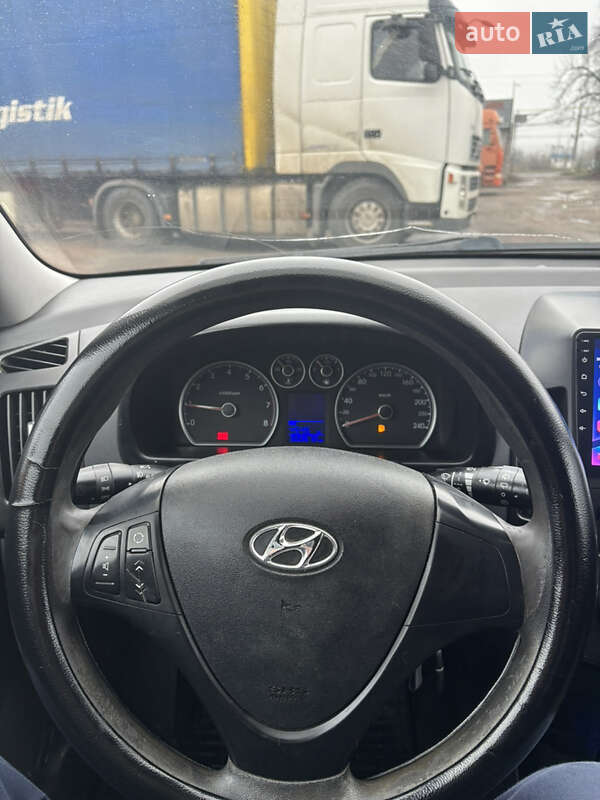 Хетчбек Hyundai i30 2011 в Сумах