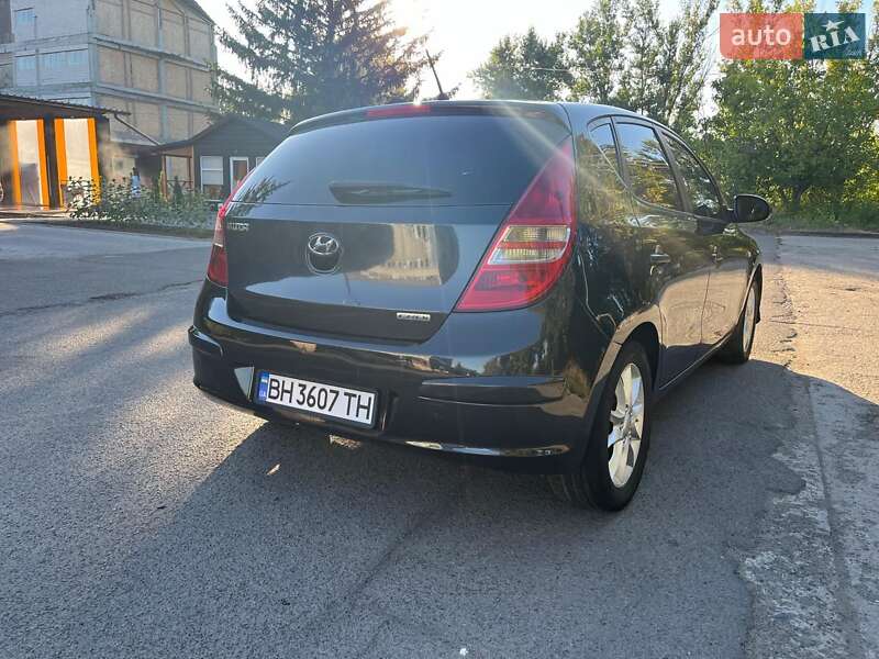 Хетчбек Hyundai i30 2010 в Кривому Розі