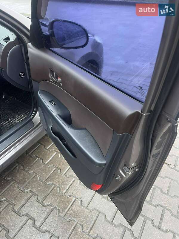 Хэтчбек Hyundai i30 2011 в Белогородке фото 15 Хэтчбек Hyundai i30 2011 в Белогородке