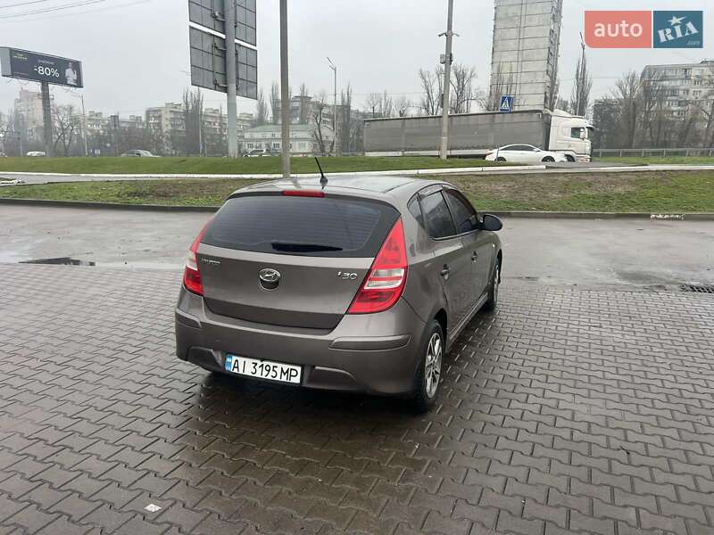 Хэтчбек Hyundai i30 2011 в Белогородке фото 10 Хэтчбек Hyundai i30 2011 в Белогородке