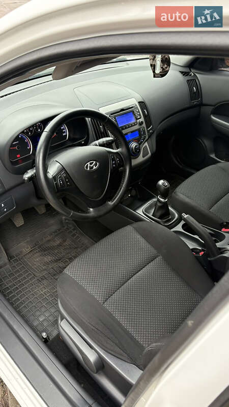 Хетчбек Hyundai i30 2011 в Прилуках