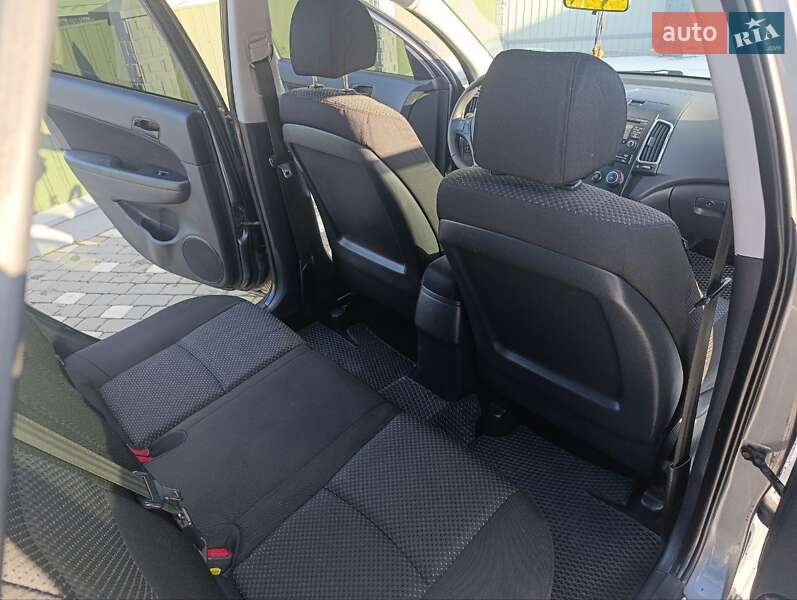 Хэтчбек Hyundai i30 2011 в Самборе