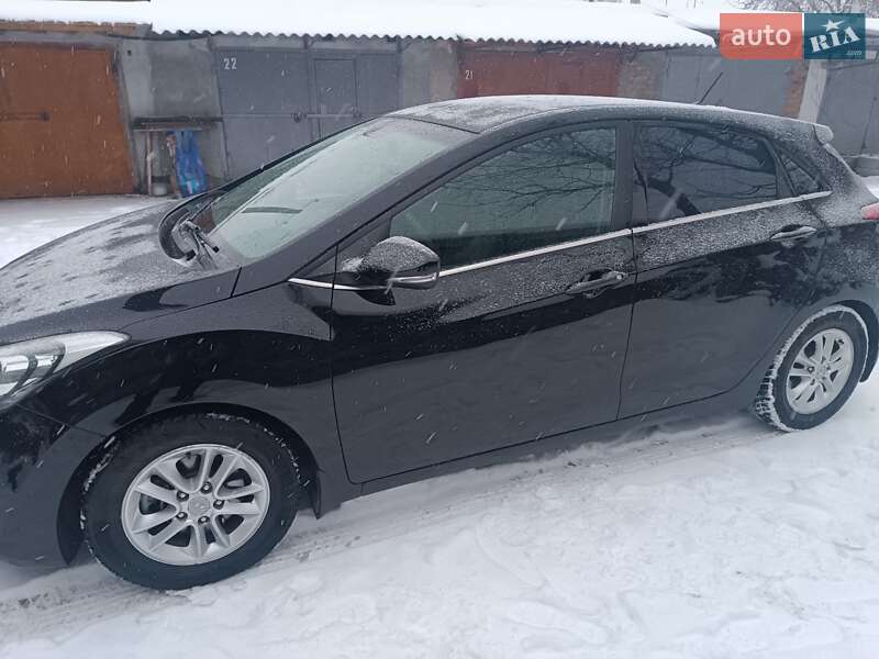 Хэтчбек Hyundai i30 2012 в Коростене