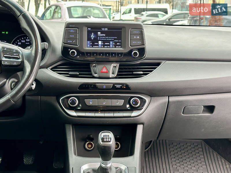 Универсал Hyundai i30 2017 в Киеве фото 10 Универсал Hyundai i30 2017 в Киеве