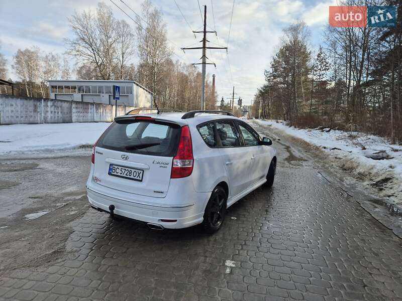 Универсал Hyundai i30 2008 в Новояворовске