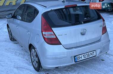 Хэтчбек Hyundai i30 2007 в Каменском