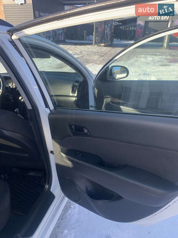 Универсал Hyundai i30 2011 в Ватутино