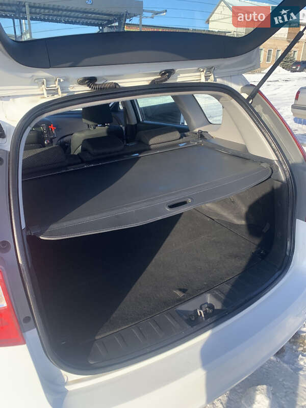 Универсал Hyundai i30 2011 в Ватутино