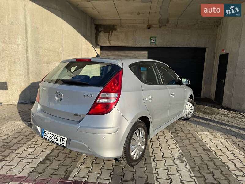 Хэтчбек Hyundai i30 2010 в Львове