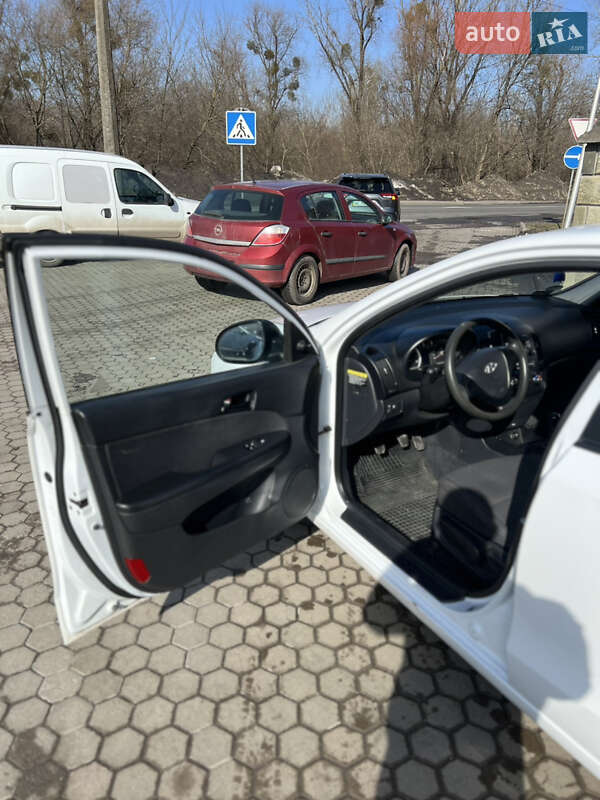 Хэтчбек Hyundai i30 2007 в Луцке