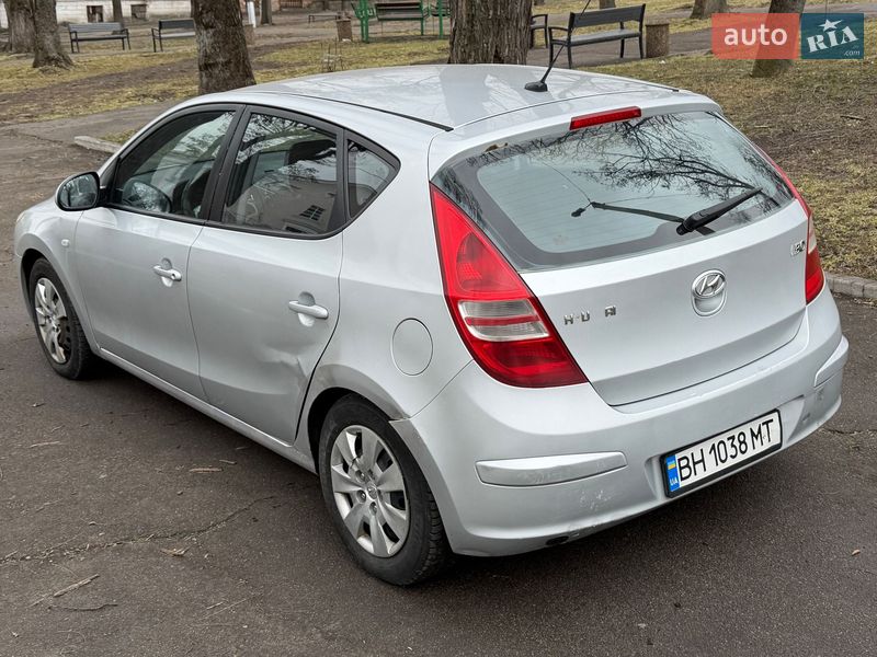Хэтчбек Hyundai i30 2007 в Каменском