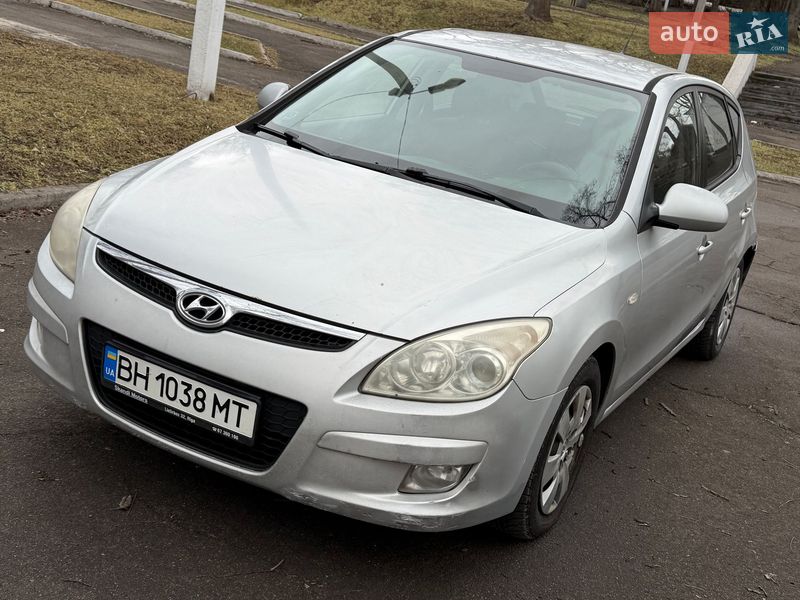 Хэтчбек Hyundai i30 2007 в Каменском