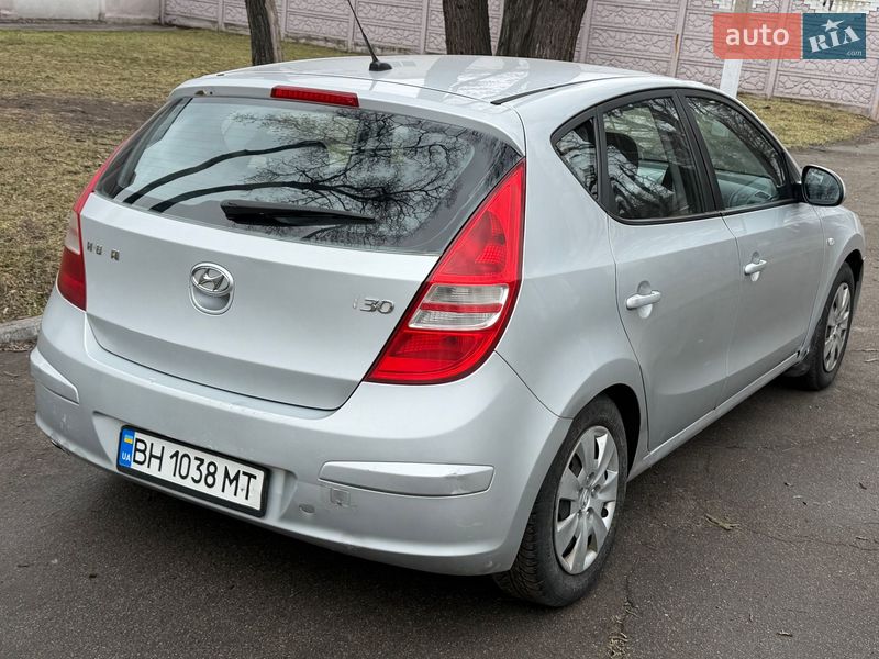 Хэтчбек Hyundai i30 2007 в Каменском