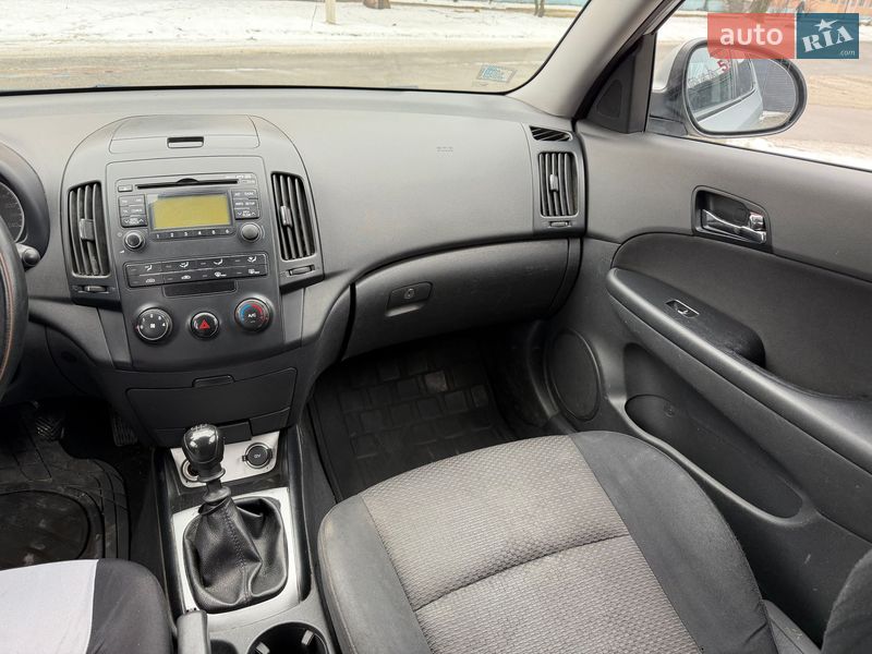 Хэтчбек Hyundai i30 2007 в Каменском