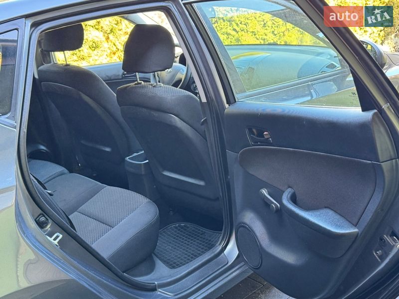 Хэтчбек Hyundai i30 2009 в Дубно