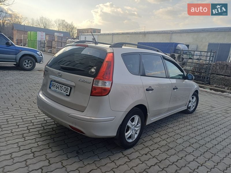 Универсал Hyundai i30 2010 в Бориславе
