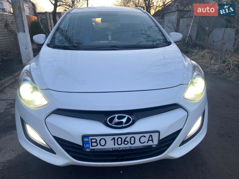 Универсал Hyundai i30 2013 в Днепре