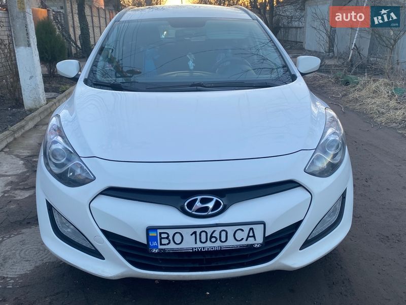 Универсал Hyundai i30 2013 в Днепре