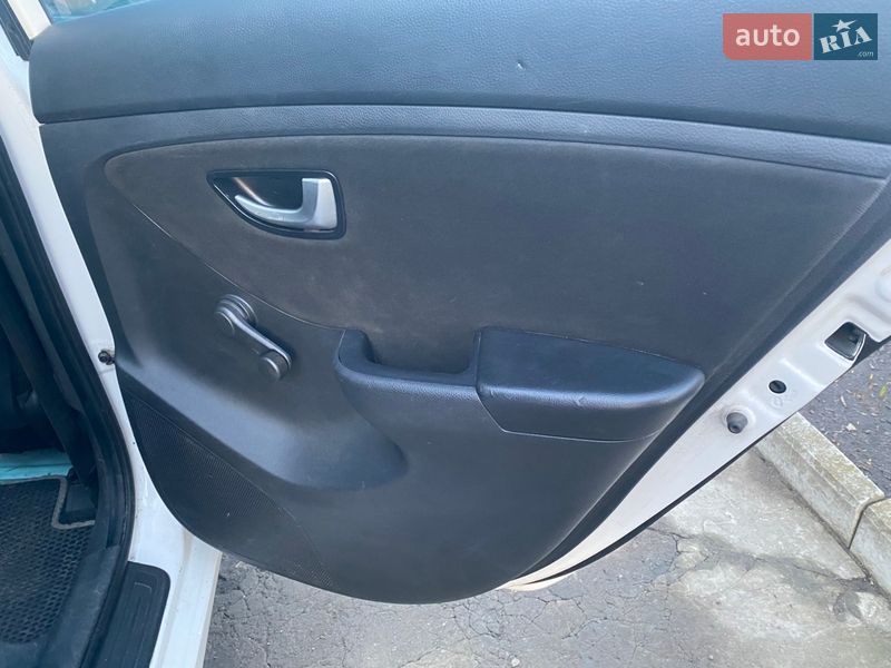 Универсал Hyundai i30 2013 в Днепре