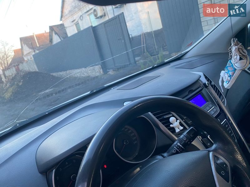 Универсал Hyundai i30 2013 в Днепре