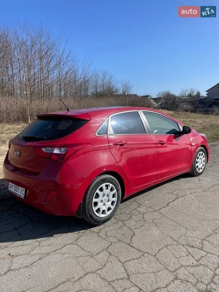 Хэтчбек Hyundai i30 2013 в Емильчине