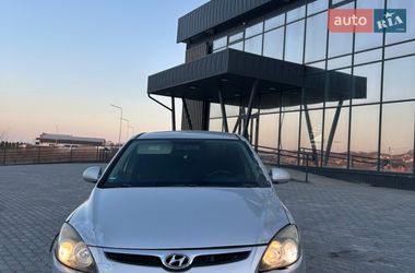 Універсал Hyundai i30 2010 в Чернівцях