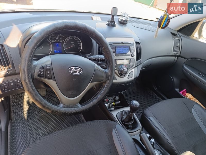 Универсал Hyundai i30 2010 в Миргороде
