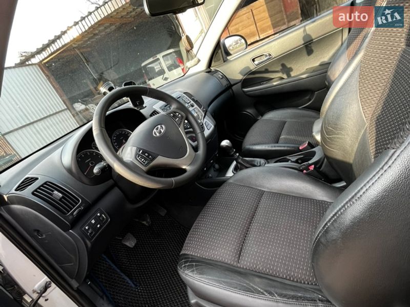 Хэтчбек Hyundai i30 2009 в Миргороде