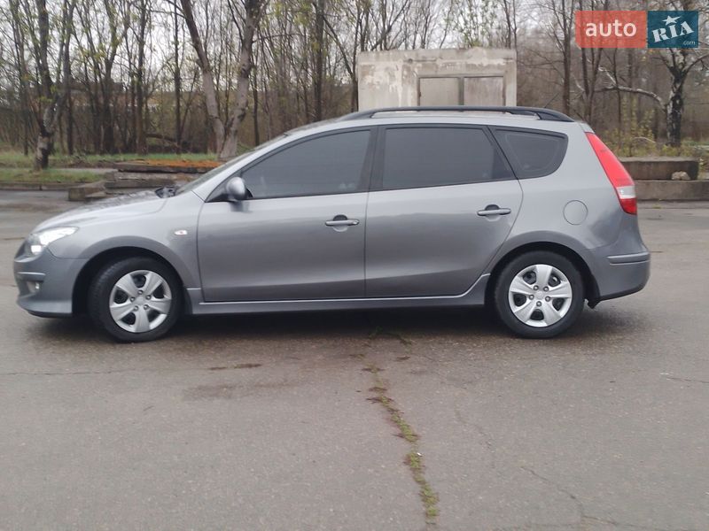 Универсал Hyundai i30 2011 в Желтых Водах