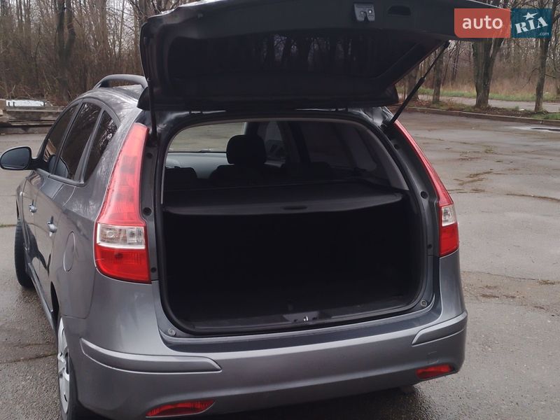 Универсал Hyundai i30 2011 в Желтых Водах