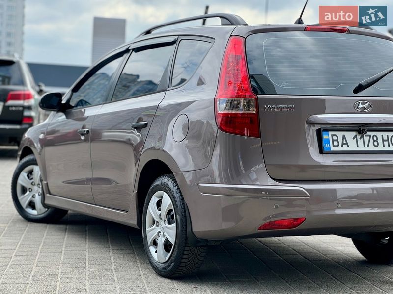Универсал Hyundai i30 2011 в Киеве фото 5 Универсал Hyundai i30 2011 в Киеве